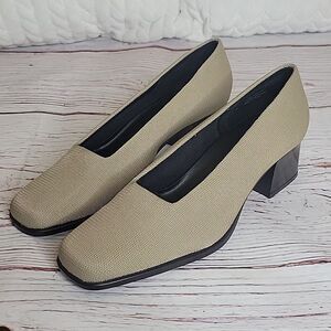 AEROSOLES Tan Knit Square Toed Pumps Size 9 NWOT